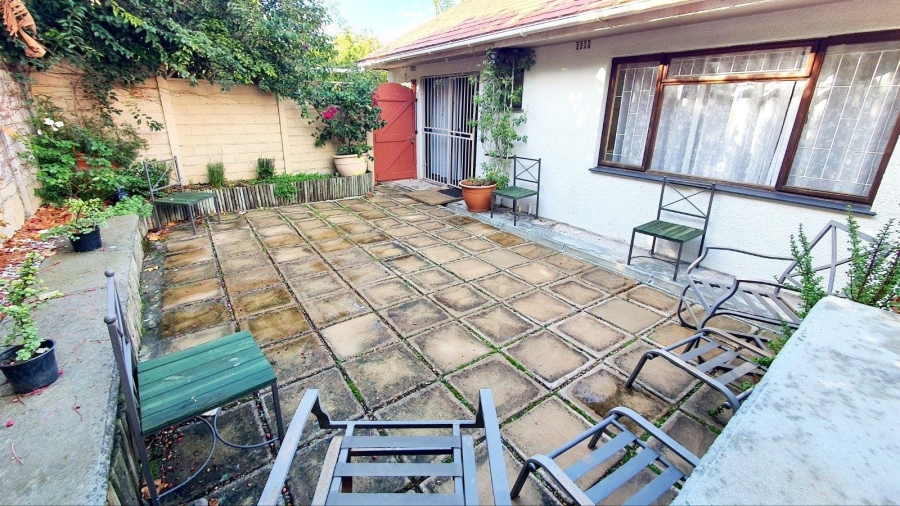 To Let 1 Bedroom Property for Rent in Heldervue Western Cape